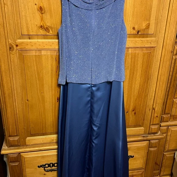 Womens Patra evening gown with sequined top , size 16 ! - Picture 2 of 3
